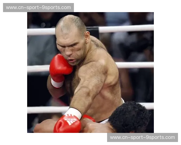 血色黄昏下的宿命对决：德拉霍亚与瓦加斯，那场被仇恨点燃的拳坛史诗